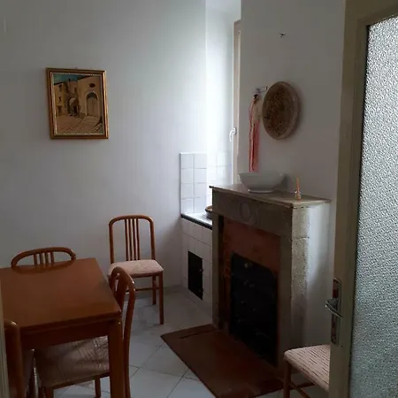 Laura Battista N.9